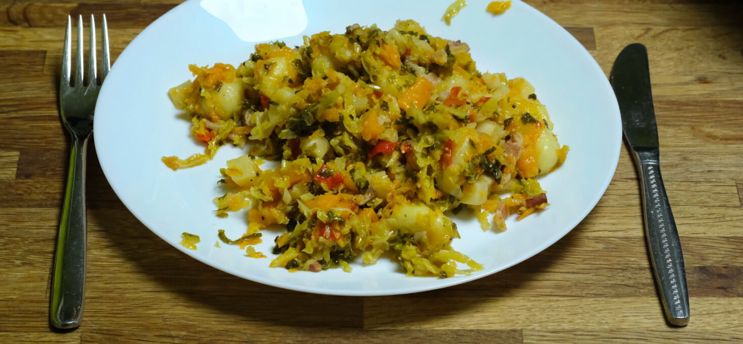 Gnocchi Pfanne mit Speck und Kimchi Gemüse