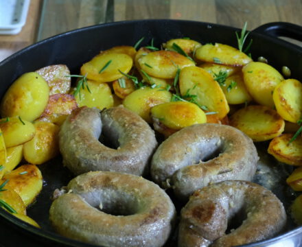 Leberwurst mit Bratkartoffel und Sauerkraut